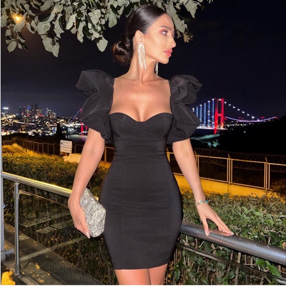 ZARA VOLUMINOUS SHORT DRESS